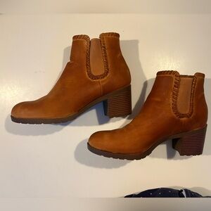 Jack Rogers Pippa Suede Bootie Stacked Block Heel Oak Size 8.5 Good Condition